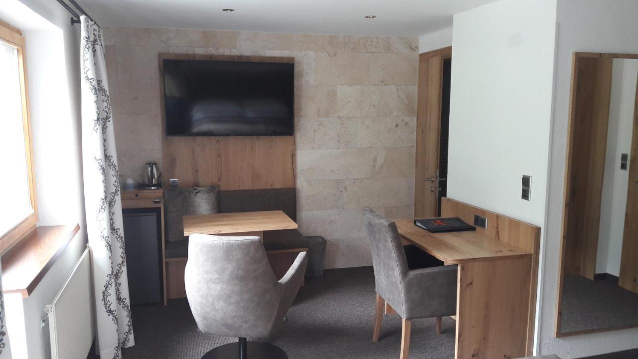 Hotel Garni Viktoria Sankt Anton am Arlberg Bagian luar foto